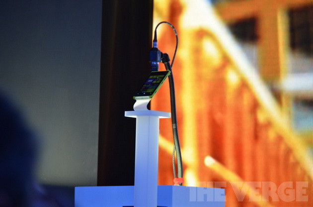 Nokia trình làng "siêu phẩm" khung nhôm Lumia 925 ảnh 2