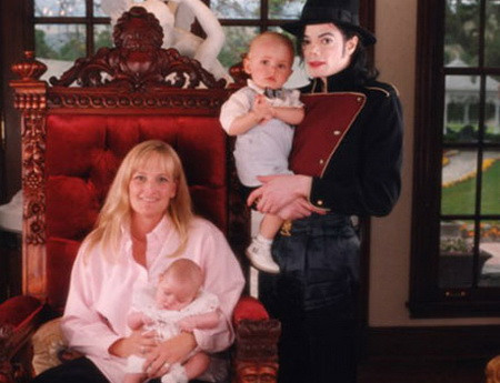 Hé lộ những hình ảnh chưa từng công bố của Jacko ảnh 1