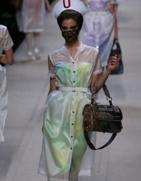 Chặng đường 16 năm Marc Jacobs tại Louis Vuitton ảnh 7