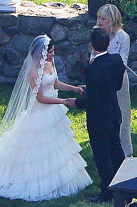 Danh sách những chiếc váy cưới đẹp nhất 2011 ảnh 5