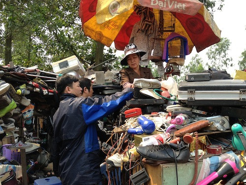 Bà Tú của thời @ và "siêu thị đồng nát" Trung Văn ảnh 1