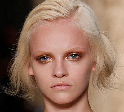 Tám lỗi bạn gái cần tránh khi trang điểm đi dự tiệc ảnh 8