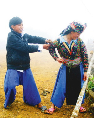 Vén mây trẩy hội Tết cổ truyền của người H'Mông ảnh 5