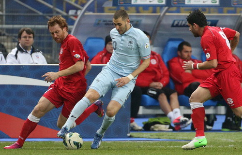 Benzema bị "trù úm" trước trận đấu với Tây Ban Nha ảnh 1