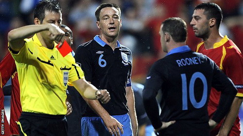 Hodgson lo Rooney sẽ lại nhận thẻ đỏ ở Montenegro ảnh 1