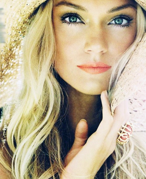 Màu son môi đẹp nào làm mới bạn cho mùa thu? ảnh 3