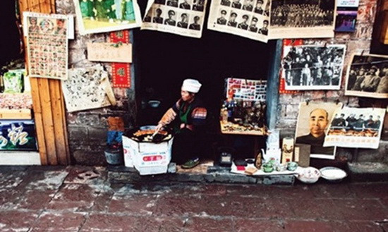 Du lịch Phượng Hoàng Cổ Trấn: Ồn ào và... lặng lẽ ảnh 2