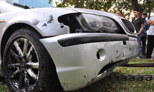 Xế hộp BMW lao từ garage xuống thẳng sông Tô Lịch ảnh 3