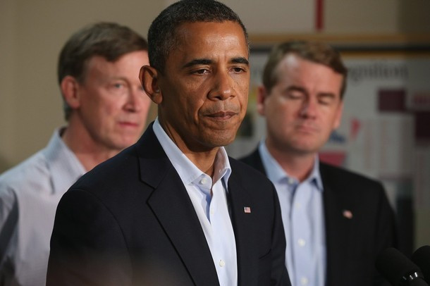 Obama ngấn lệ khi gặp người nhà nạn nhân xả súng ảnh 1