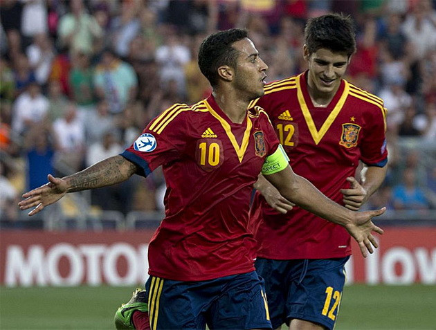 Thiago lập hat-trick giúp Tây Ban Nha đè bẹp Italy ảnh 1