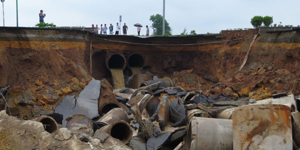 "Hố tử thần" xuất hiện do thi công không đảm bảo ảnh 1
