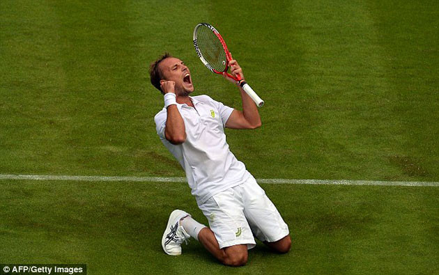 Azarenka và "hung thần" của Rafa Nadal xin bỏ cuộc ảnh 1 Azarenka và "hung thần" của Rafa Nadal xin bỏ cuộc ảnh 1