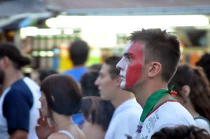 Chùm ảnh nỗi buồn thất trận của cổ động viên Italy ảnh 3