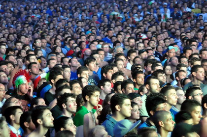 Chùm ảnh nỗi buồn thất trận của cổ động viên Italy ảnh 2