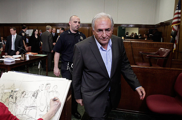 Công bố ảnh cựu Tổng giám đốc IMF trong nhà tù ảnh 3