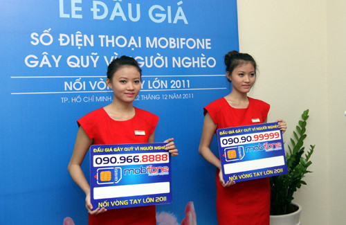 Đấu giá 2 số điện thoại “siêu đẹp” vì người nghèo ảnh 1