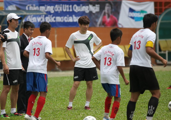 Cận cảnh Park Ji-sung tại trung tâm Thành Long ảnh 6