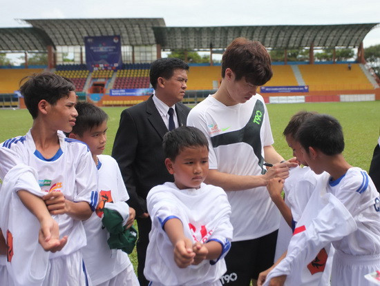 Cận cảnh Park Ji-sung tại trung tâm Thành Long ảnh 4