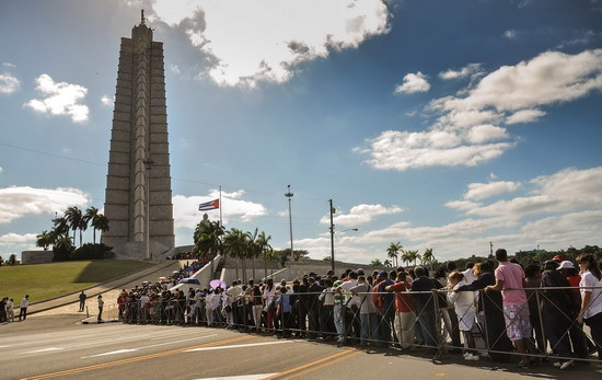 Hình ảnh người dân tiễn biệt cố Tổng thống Chavez ảnh 3