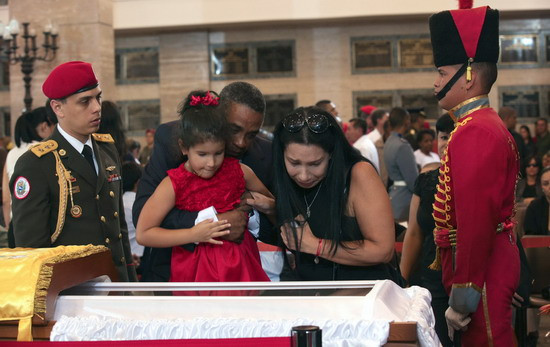 Hình ảnh người dân tiễn biệt cố Tổng thống Chavez ảnh 1