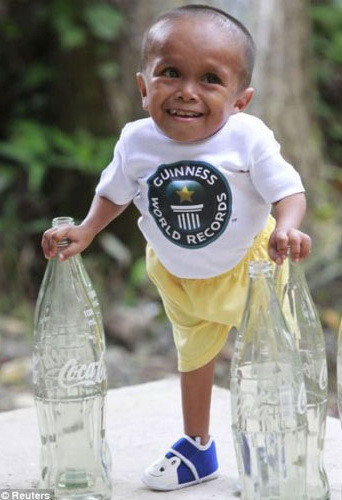 Kỷ lục Guinness mới về người lùn nhất thế giới ảnh 1