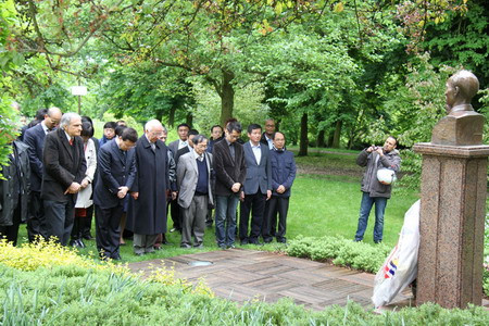 Kiều bào Pháp kỷ niệm ngày sinh của Hồ Chủ tịch ảnh 1