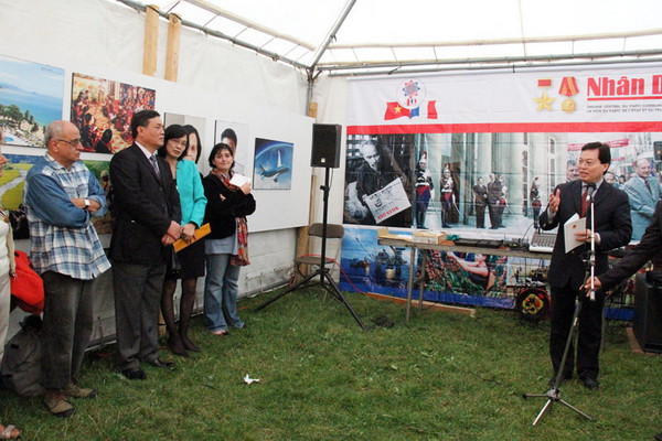 Việt Nam tham dự Hội báo Nhân đạo 2013 tại Pháp ảnh 3