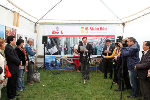 Việt Nam tham dự Hội báo Nhân đạo 2013 tại Pháp ảnh 4