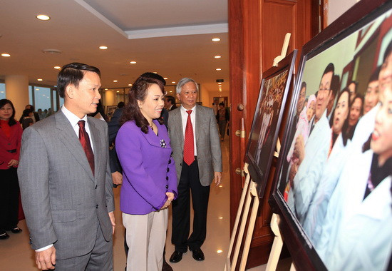 TTXVN tổ chức giao lưu tôn vinh thầy thuốc Việt Nam ảnh 1