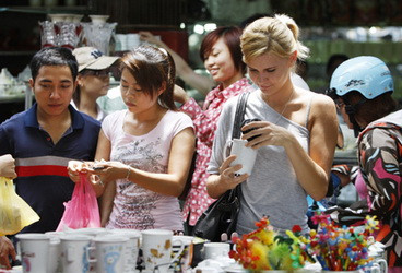 Háo hức đến thăm làng gốm sứ Bát Tràng nổi tiếng ảnh 4