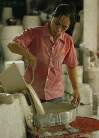 Háo hức đến thăm làng gốm sứ Bát Tràng nổi tiếng ảnh 6