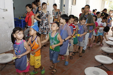 Háo hức đến thăm làng gốm sứ Bát Tràng nổi tiếng ảnh 1