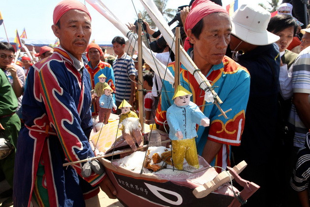 Chùm ảnh nghi thức Lễ khao lề thế lính Hoàng Sa ảnh 8