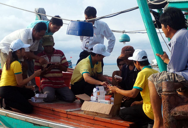 Cửa hàng di động Viettel đạp sóng phục vụ biển đảo ảnh 2