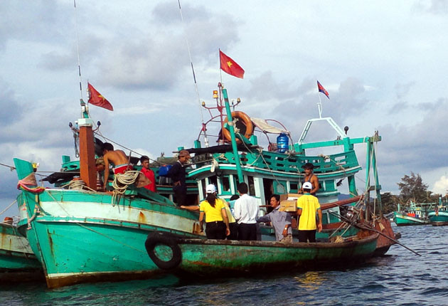 Cửa hàng di động Viettel đạp sóng phục vụ biển đảo ảnh 1