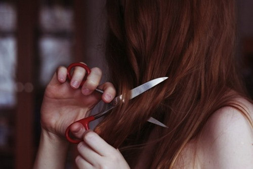 Những cách "sống chung" với mái tóc bị cắt hỏng ảnh 1