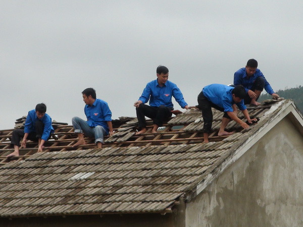 Khắc phục hậu quả lốc xoáy và lũ lụt tại Quảng Sơn ảnh 4