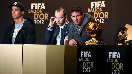 Leo Messi lần thứ tư liên tiếp giành Quả bóng vàng ảnh 1