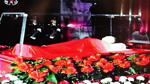 Ảnh thi hài nhà lãnh đạo Triều Tiên Kim Jong-Il ảnh 1