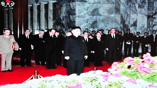 Ảnh thi hài nhà lãnh đạo Triều Tiên Kim Jong-Il ảnh 2