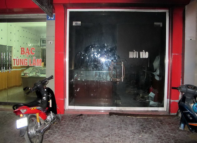 Cướp tiệm vàng không thành, đổ xăng tự thiêu để trốn ảnh 3