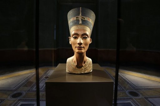 Nữ hoàng Ai Cập Nefertiti vẫn quyến rũ sau 100 năm ảnh 1