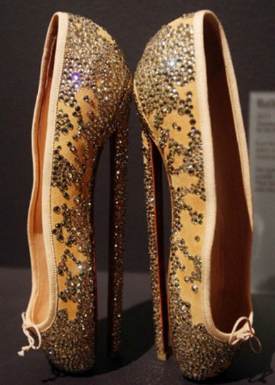 Mười biểu tượng giày huyền thoại qua các thời kỳ ảnh 9