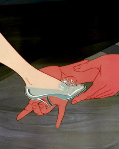 Mười biểu tượng giày huyền thoại qua các thời kỳ ảnh 1