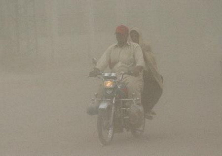 Bão bụi bao phủ Pakistan làm bảy người thiệt mạng ảnh 1