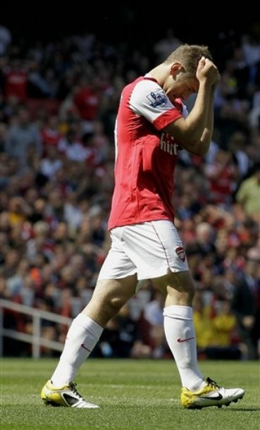 Vài hình ảnh đáng nhớ trong trận Arsenal hạ M.U ảnh 2