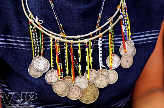 Những nét độc đáo trong trang phục người Bahnar ảnh 1