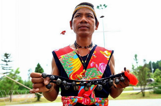 Những nét độc đáo trong trang phục người Bahnar ảnh 2