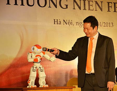 FPT: Lại việc chiếc ghế CEO và giá trị thương hiệu ảnh 1