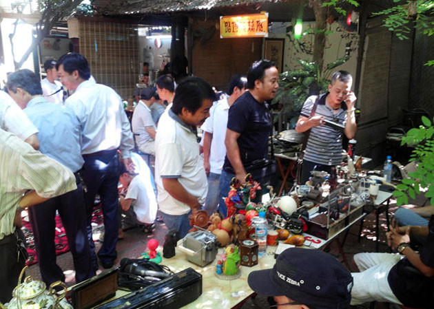 Cuối tuần, về với chợ phiên bán “hồn muôn năm cũ" ảnh 1